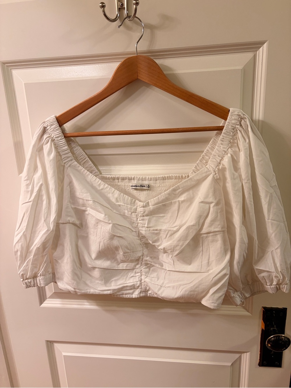 Abercrombie & Fitch White Off-Shoulder Crop Top